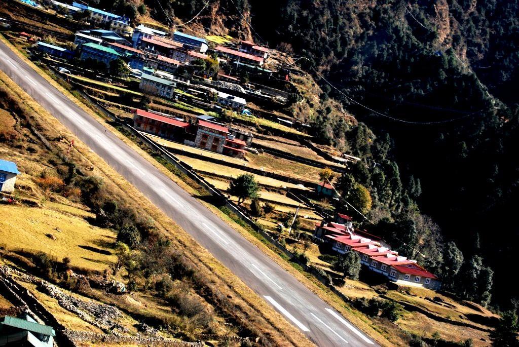 Lukla Airport Resort Lukla ภายนอก รูปภาพ