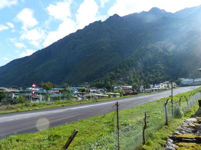 Lukla Airport Resort Lukla ภายนอก รูปภาพ