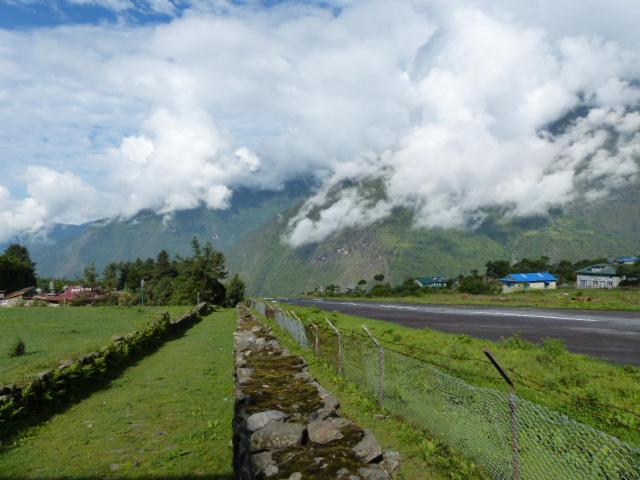 Lukla Airport Resort Lukla ภายนอก รูปภาพ