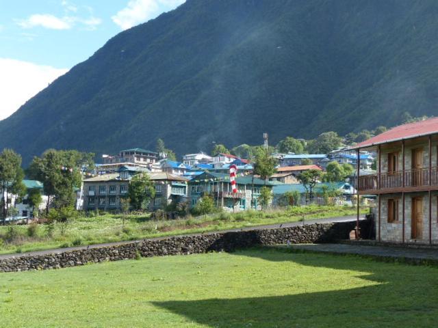 Lukla Airport Resort Lukla ภายนอก รูปภาพ
